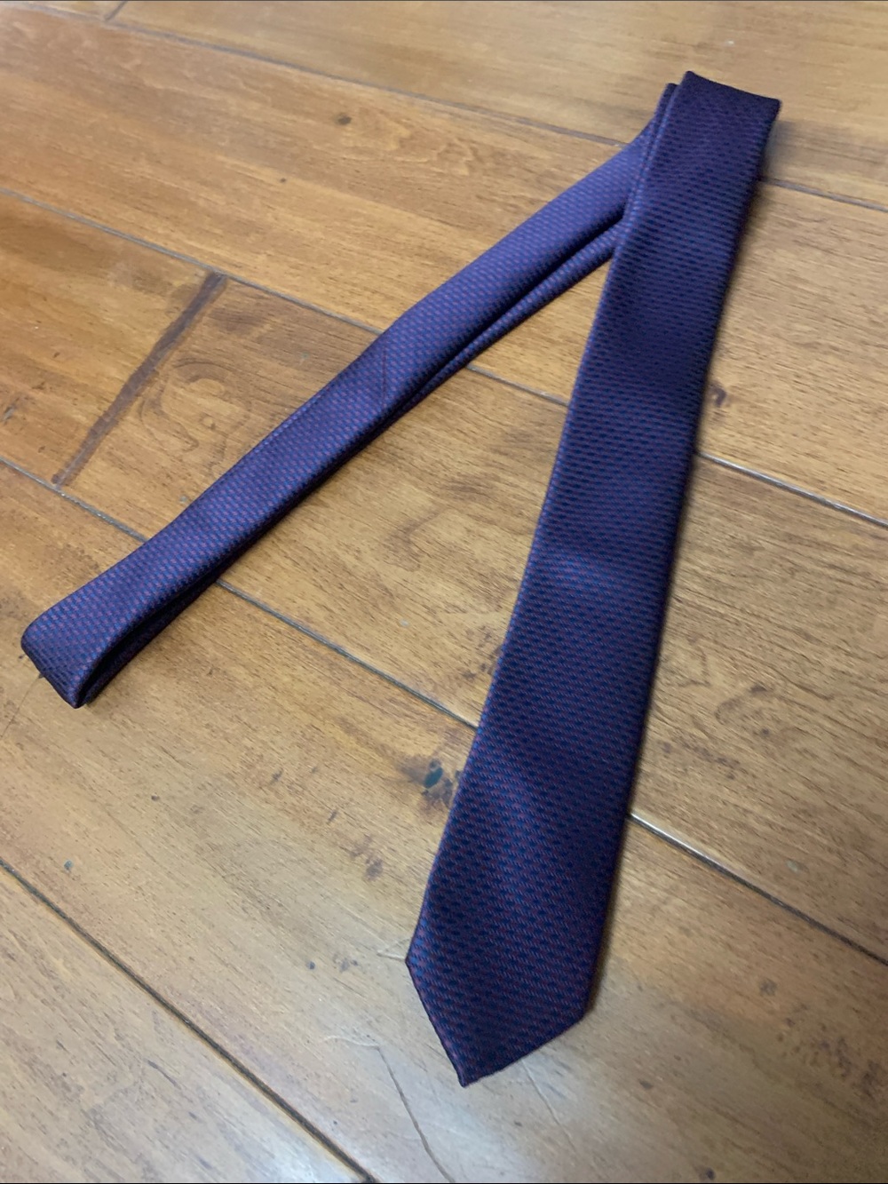 H&M blueish reddish black tone tie 2” wide small tie 100% polyester